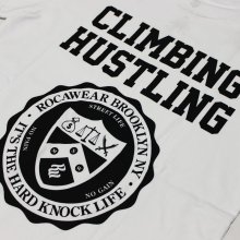 他のアングル写真3: ROCAWEAR（ロカウェア）CLIMBING HUSTLINGバックプリント Tシャツ（WHITE）