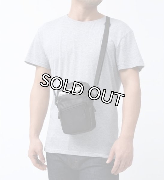 画像3: BLACK PYRAMID（ブラックピラミッド）Small Tech Shoulder Bag (Y7161913)BLACK (3)