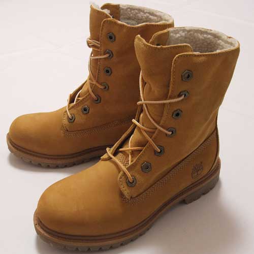 TIMBERLANDテディフリースロールトップブーツアップしました！